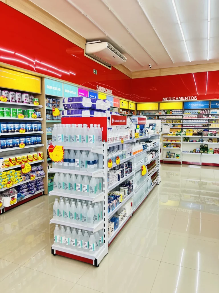 Gondolas para drogaria da Tempefarma