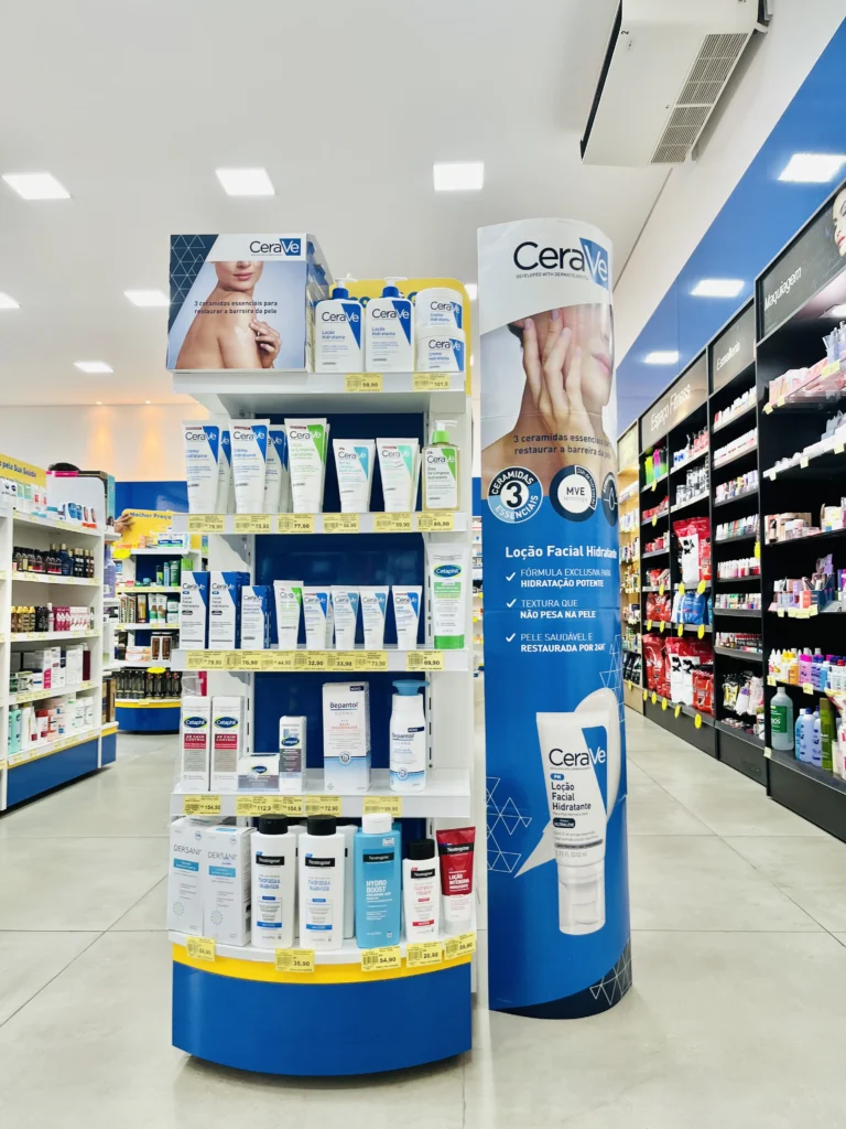 expositor de dermocosméticos e prateleiras para farmácia Santa Catarina em Rancharia